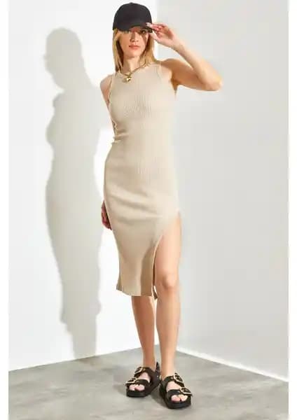 Shade Bisiklet Yaka Yırtmaçlı Kaşkorse Elbise: Şıklık ve Konforun Modern Buluşması